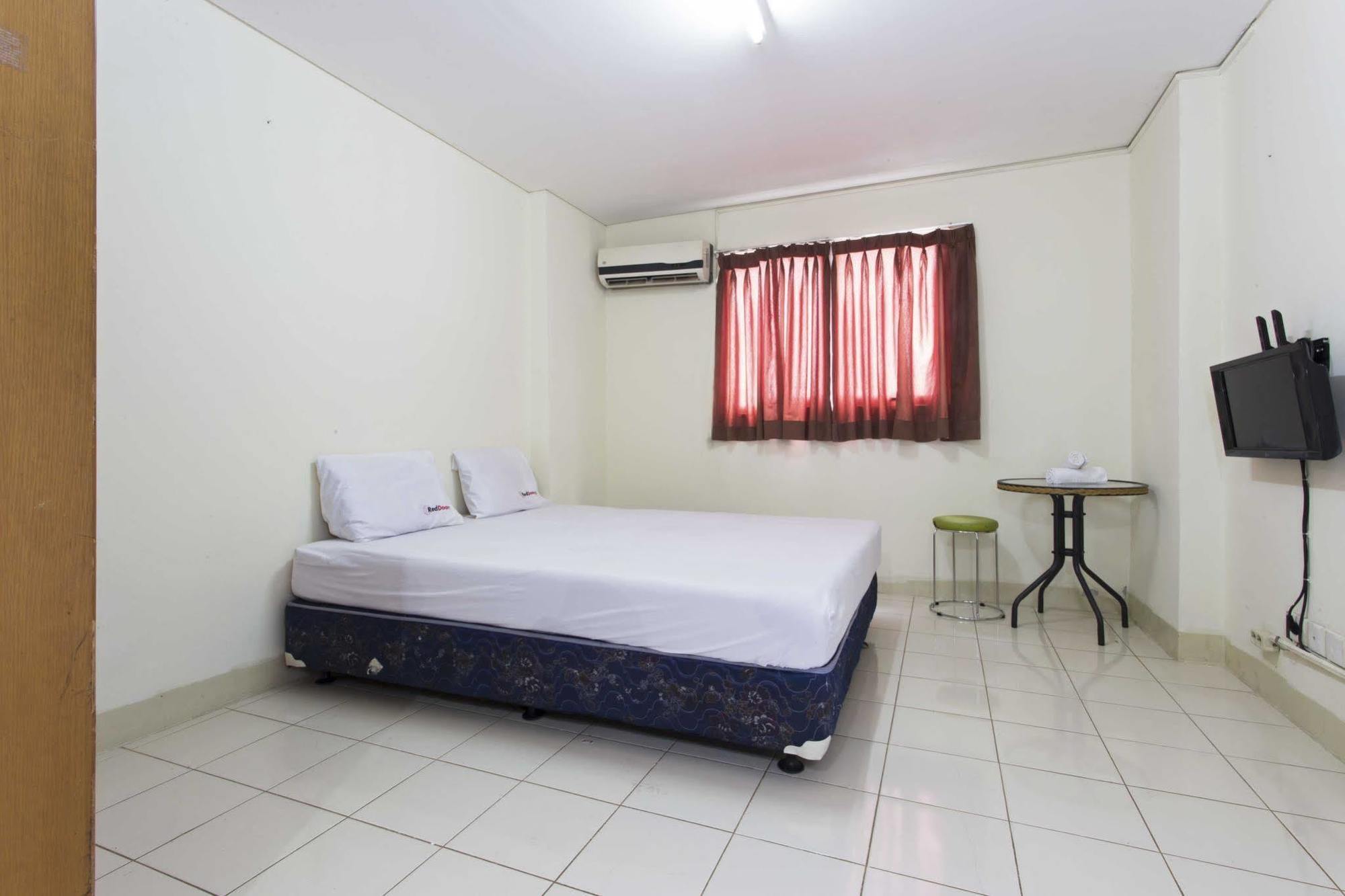 Reddoorz Apartment @ Pulo Gadung ジャカルタ エクステリア 写真