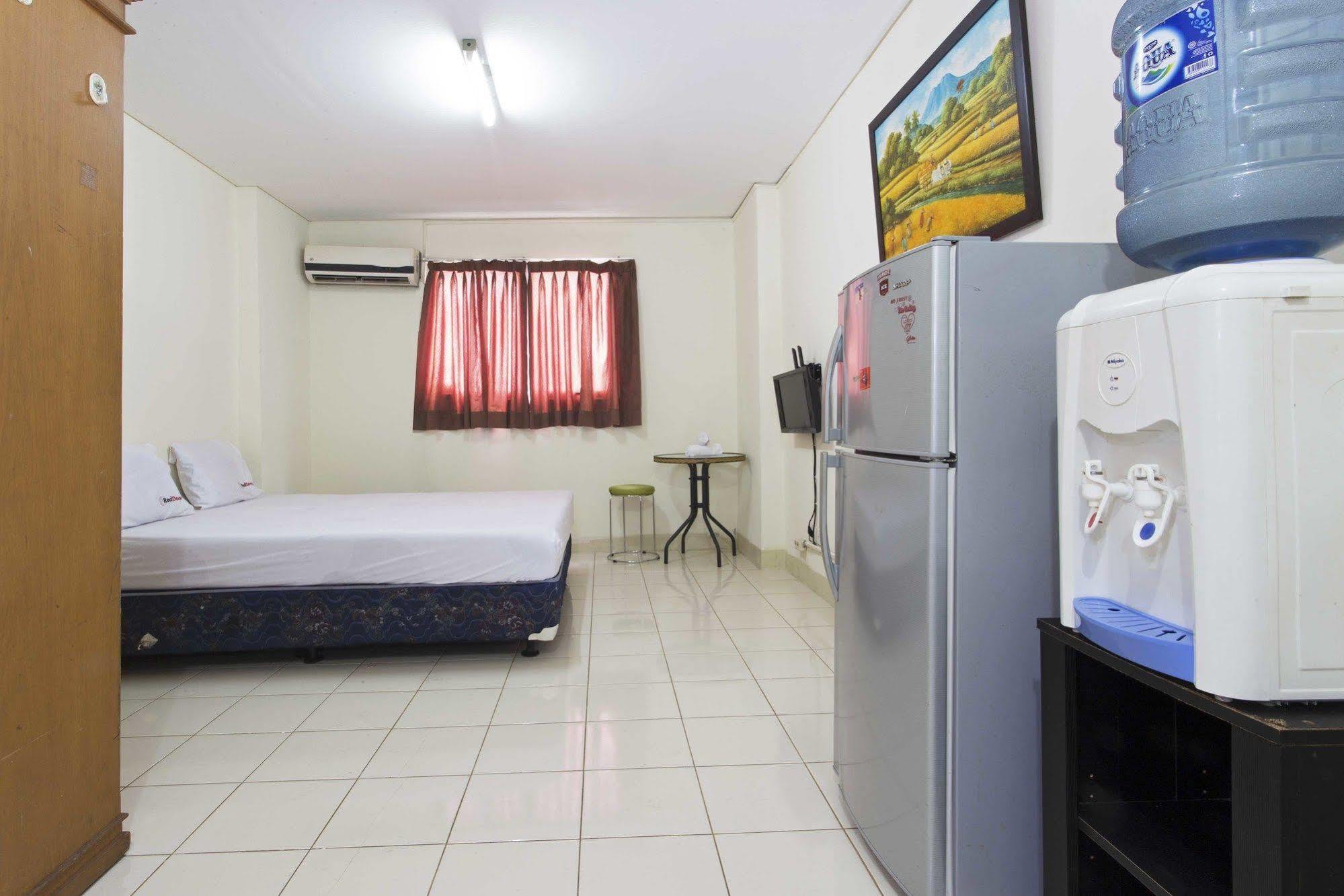 Reddoorz Apartment @ Pulo Gadung ジャカルタ エクステリア 写真