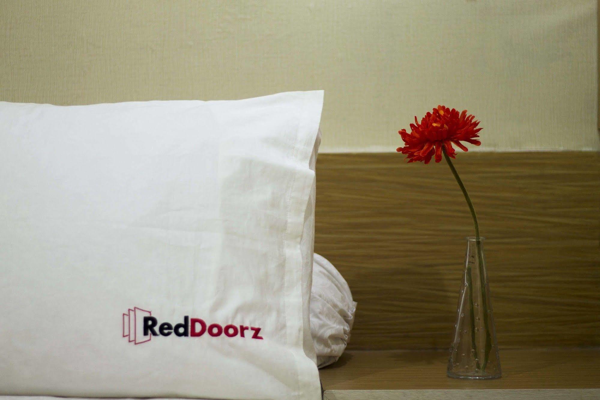 Reddoorz Apartment @ Pulo Gadung ジャカルタ エクステリア 写真